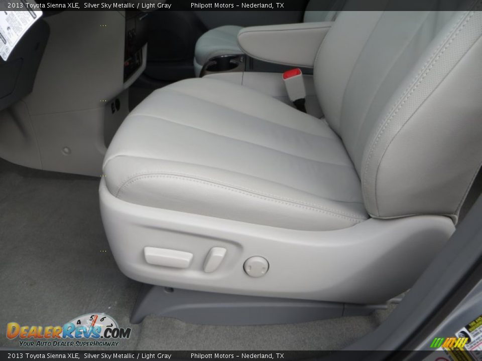 2013 Toyota Sienna XLE Silver Sky Metallic / Light Gray Photo #27