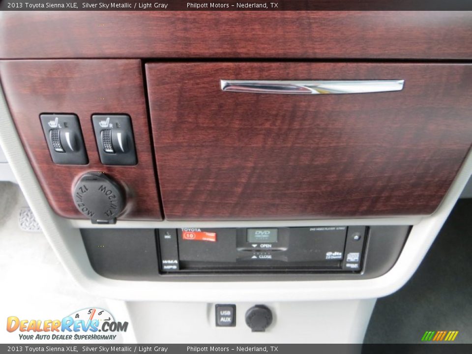 2013 Toyota Sienna XLE Silver Sky Metallic / Light Gray Photo #35
