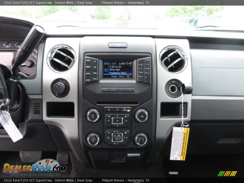 2013 Ford F150 XLT SuperCrew Oxford White / Steel Gray Photo #28