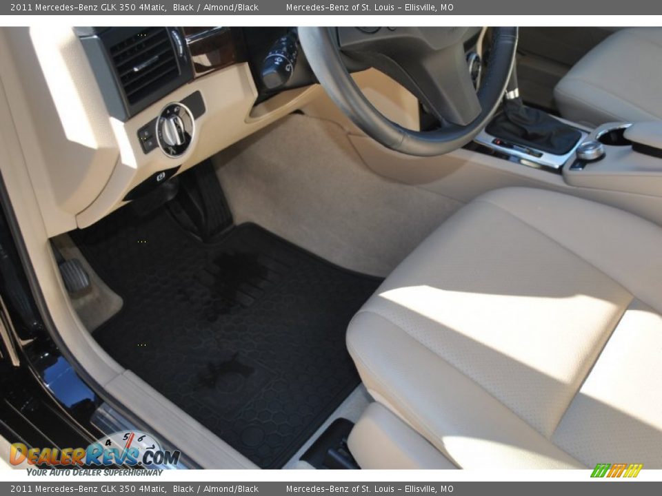 2011 Mercedes-Benz GLK 350 4Matic Black / Almond/Black Photo #18