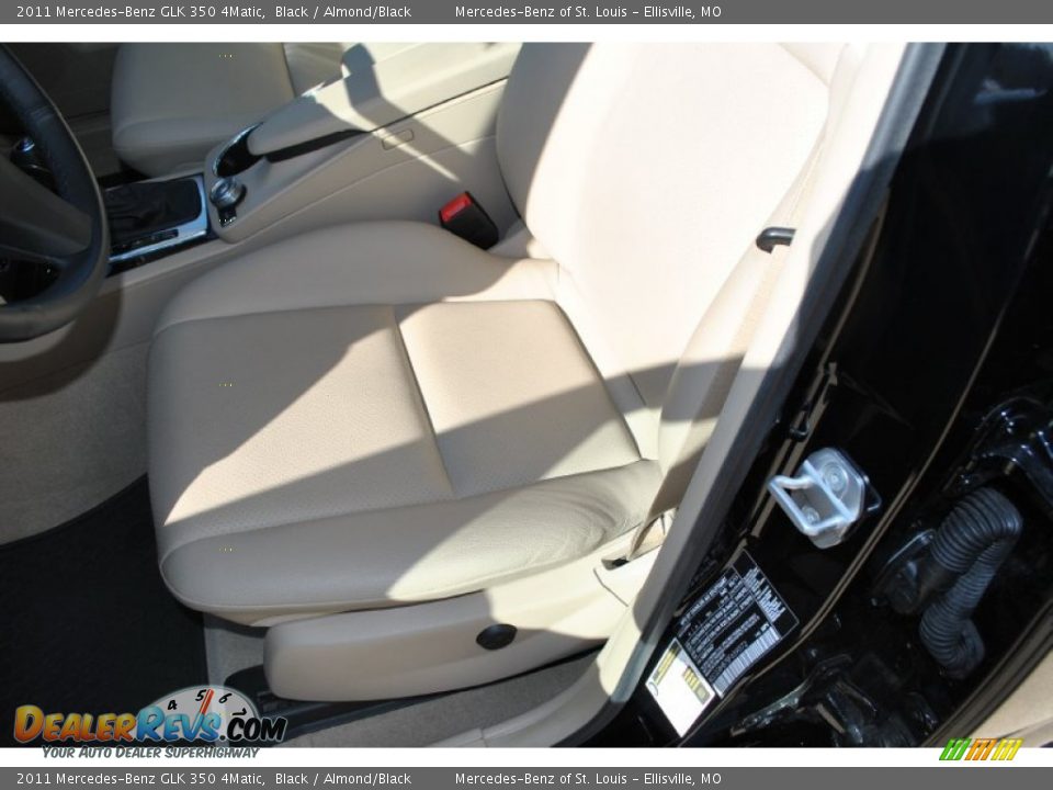 2011 Mercedes-Benz GLK 350 4Matic Black / Almond/Black Photo #19