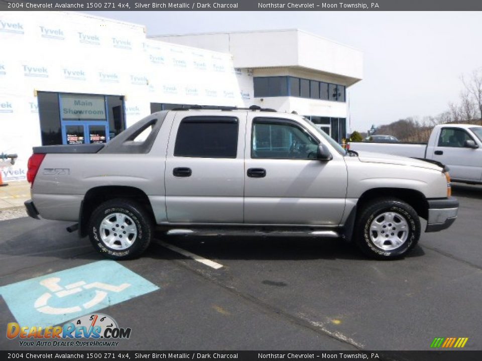 2004 Chevrolet Avalanche 1500 Z71 4x4 Silver Birch Metallic / Dark Charcoal Photo #2