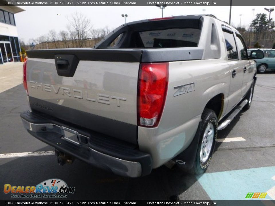 2004 Chevrolet Avalanche 1500 Z71 4x4 Silver Birch Metallic / Dark Charcoal Photo #3