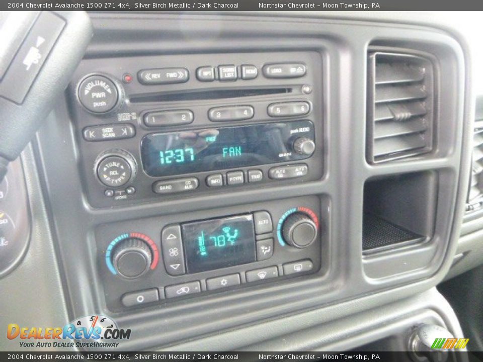 2004 Chevrolet Avalanche 1500 Z71 4x4 Silver Birch Metallic / Dark Charcoal Photo #18