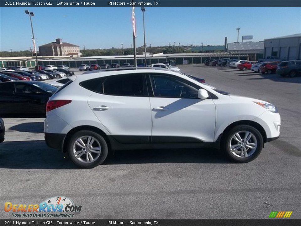 2011 Hyundai Tucson GLS Cotton White / Taupe Photo #2