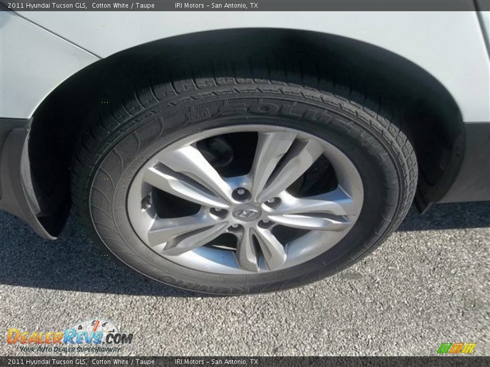 2011 Hyundai Tucson GLS Cotton White / Taupe Photo #4