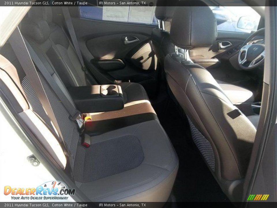 2011 Hyundai Tucson GLS Cotton White / Taupe Photo #5