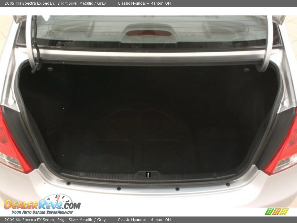2009 Kia Spectra EX Sedan Bright Silver Metallic / Gray Photo #13