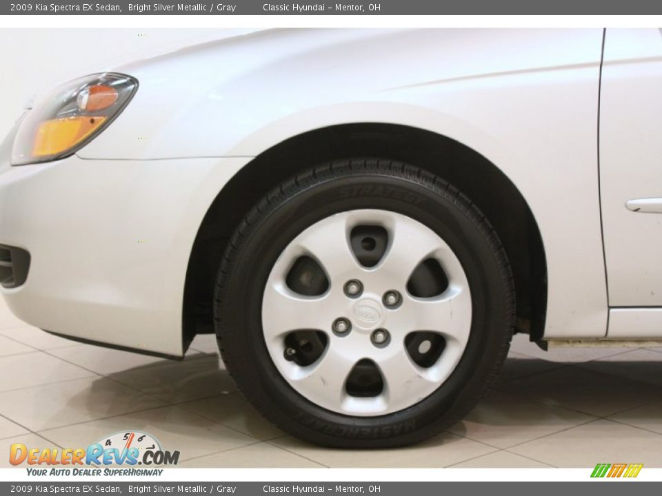 2009 Kia Spectra EX Sedan Bright Silver Metallic / Gray Photo #15