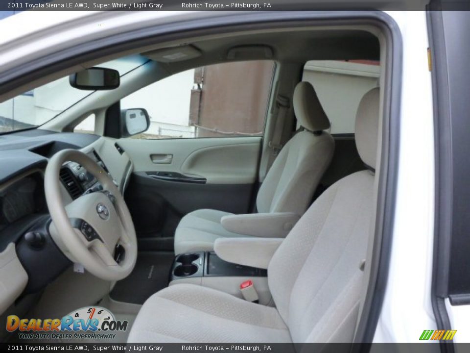 2011 Toyota Sienna LE AWD Super White / Light Gray Photo #4