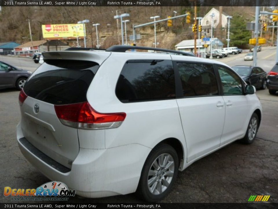 2011 Toyota Sienna LE AWD Super White / Light Gray Photo #11