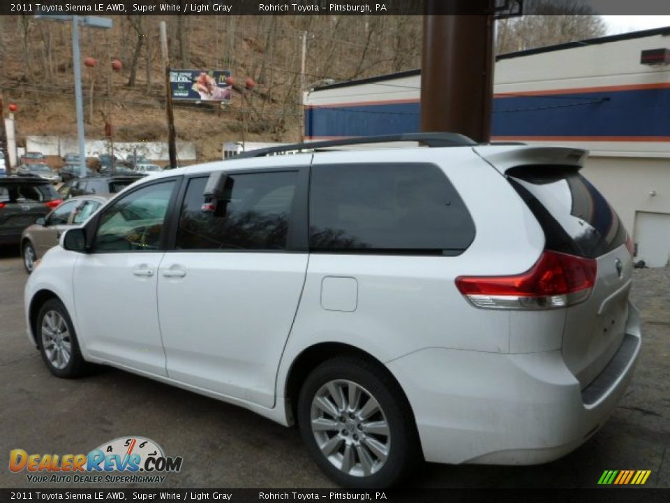 2011 Toyota Sienna LE AWD Super White / Light Gray Photo #12