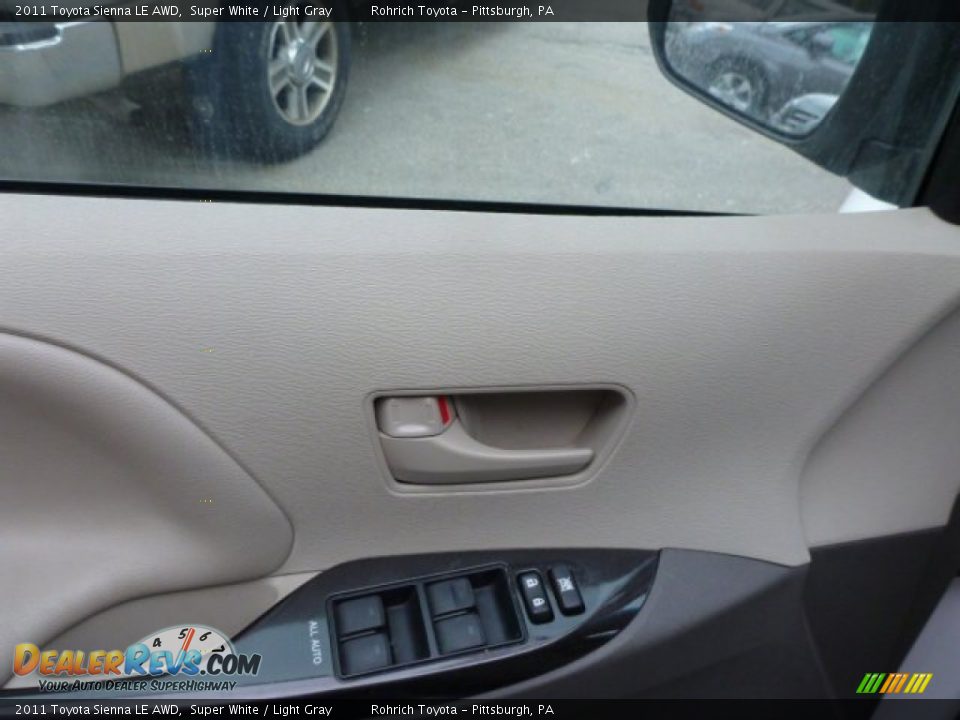 2011 Toyota Sienna LE AWD Super White / Light Gray Photo #15