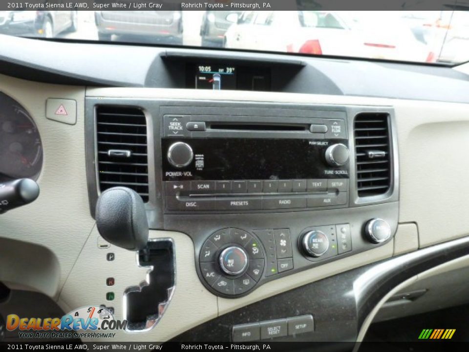 2011 Toyota Sienna LE AWD Super White / Light Gray Photo #19