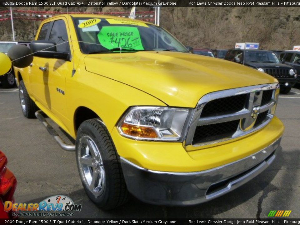 Front 3/4 View of 2009 Dodge Ram 1500 SLT Quad Cab 4x4 Photo #7