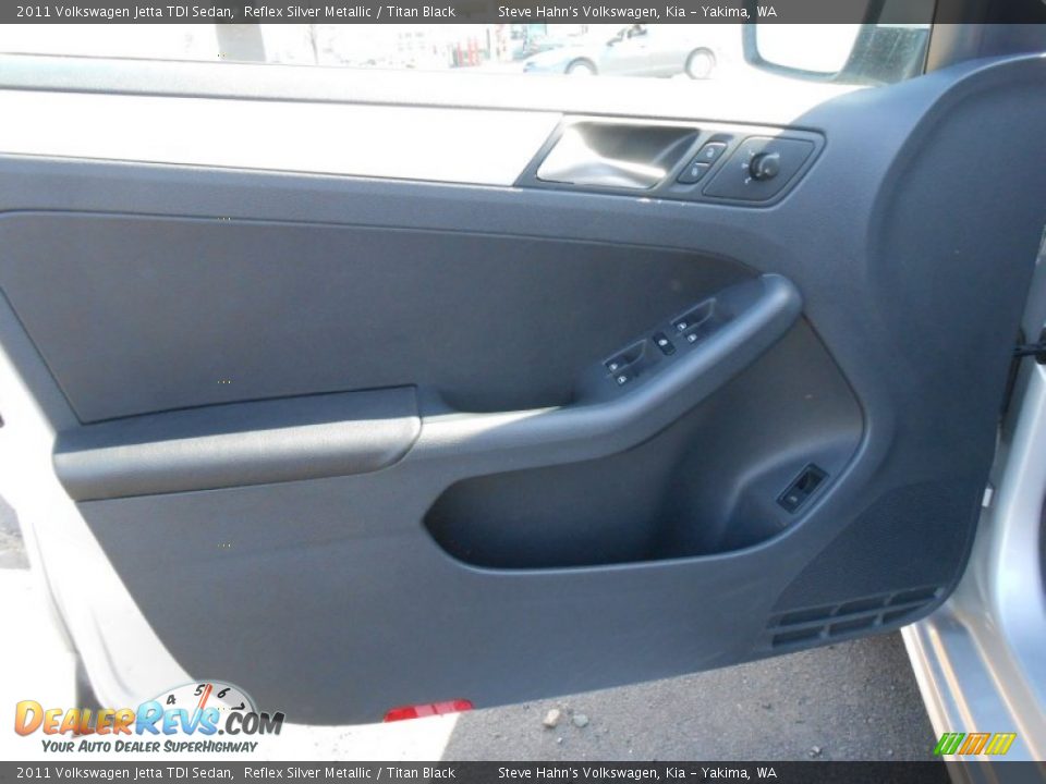 2011 Volkswagen Jetta TDI Sedan Reflex Silver Metallic / Titan Black Photo #21