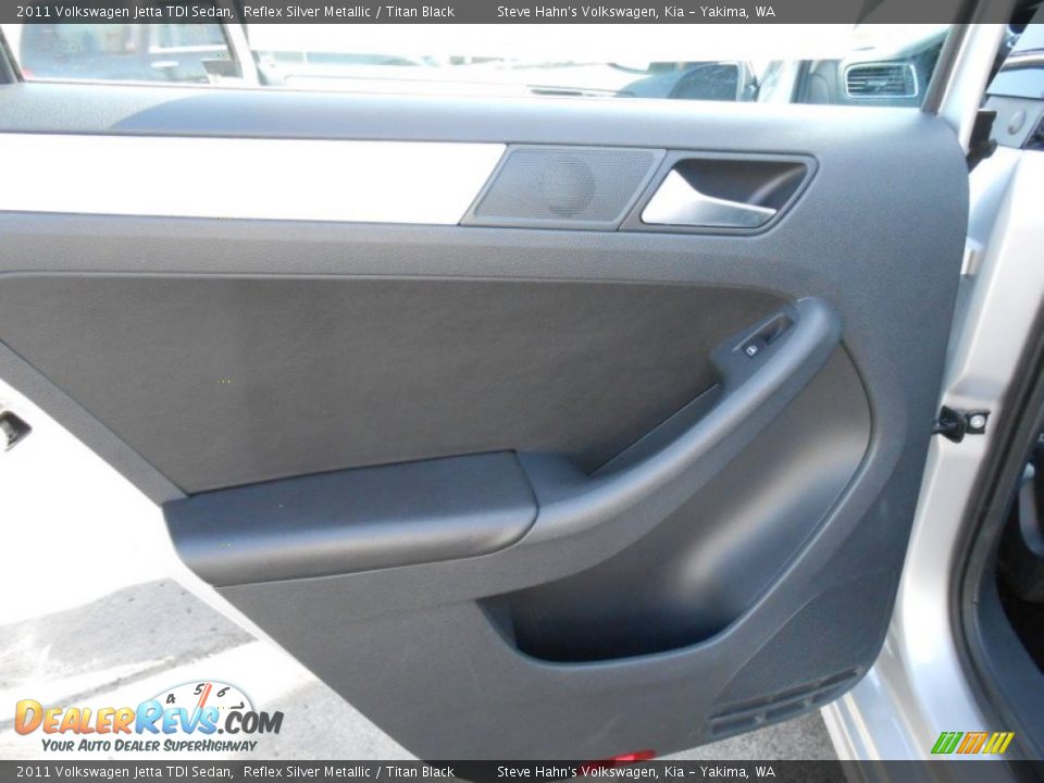 2011 Volkswagen Jetta TDI Sedan Reflex Silver Metallic / Titan Black Photo #22