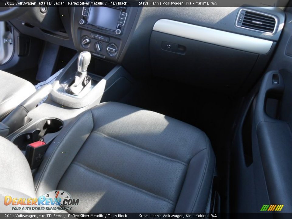 2011 Volkswagen Jetta TDI Sedan Reflex Silver Metallic / Titan Black Photo #25
