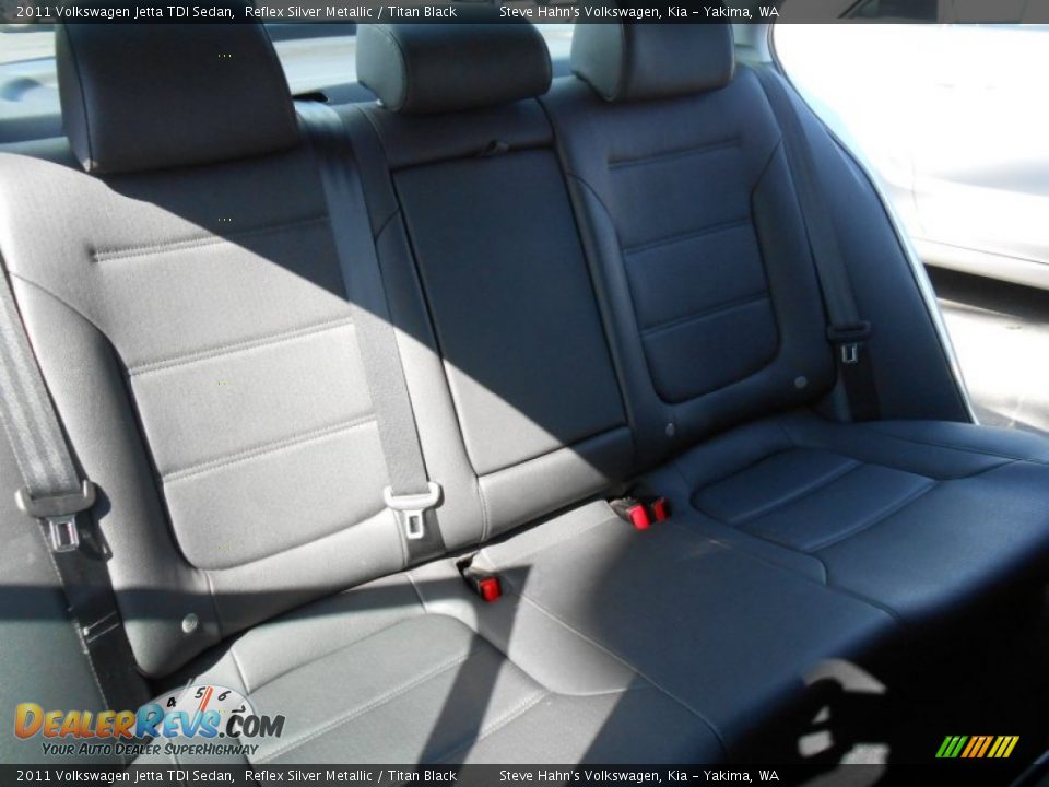2011 Volkswagen Jetta TDI Sedan Reflex Silver Metallic / Titan Black Photo #29