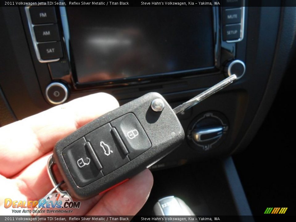 2011 Volkswagen Jetta TDI Sedan Reflex Silver Metallic / Titan Black Photo #30