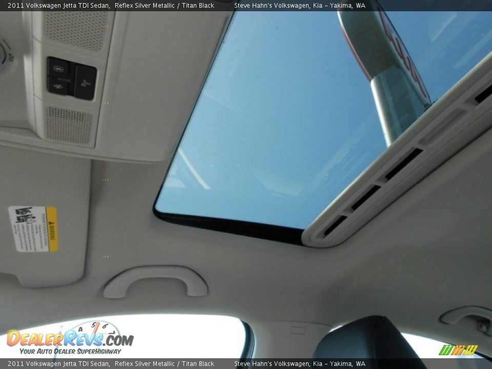 2011 Volkswagen Jetta TDI Sedan Reflex Silver Metallic / Titan Black Photo #32