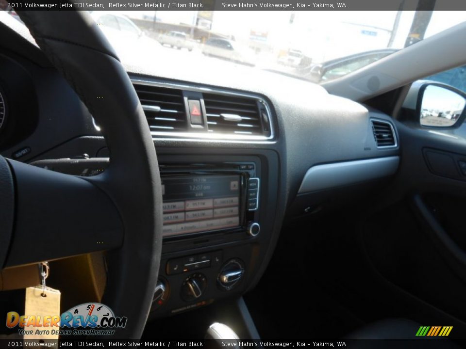 2011 Volkswagen Jetta TDI Sedan Reflex Silver Metallic / Titan Black Photo #34
