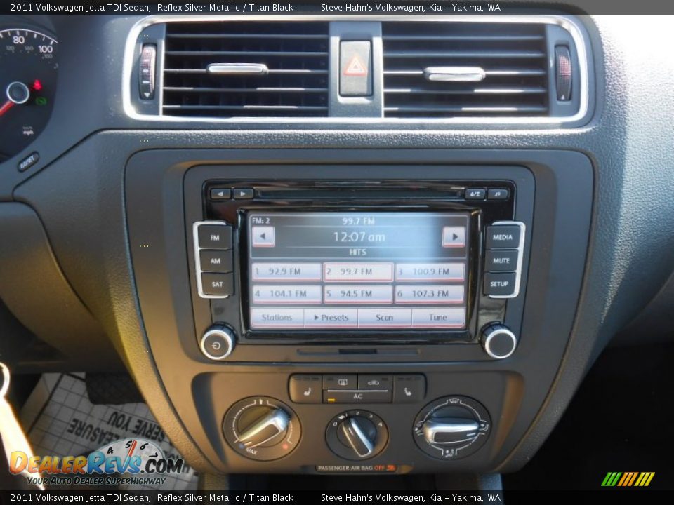 2011 Volkswagen Jetta TDI Sedan Reflex Silver Metallic / Titan Black Photo #35