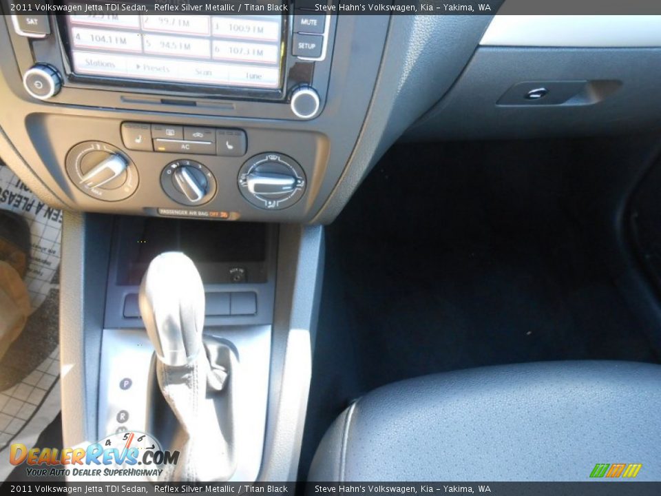 2011 Volkswagen Jetta TDI Sedan Reflex Silver Metallic / Titan Black Photo #36