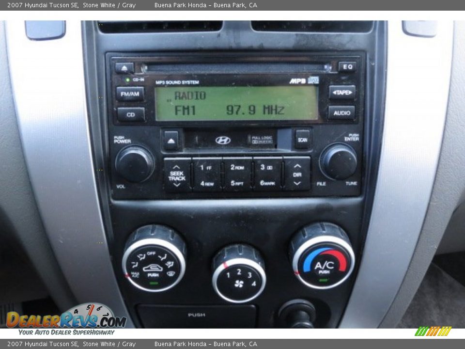 2007 Hyundai Tucson SE Stone White / Gray Photo #3