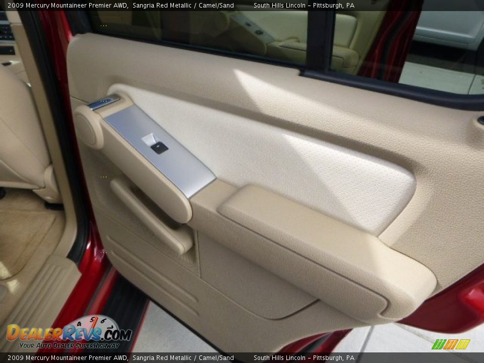Door Panel of 2009 Mercury Mountaineer Premier AWD Photo #14