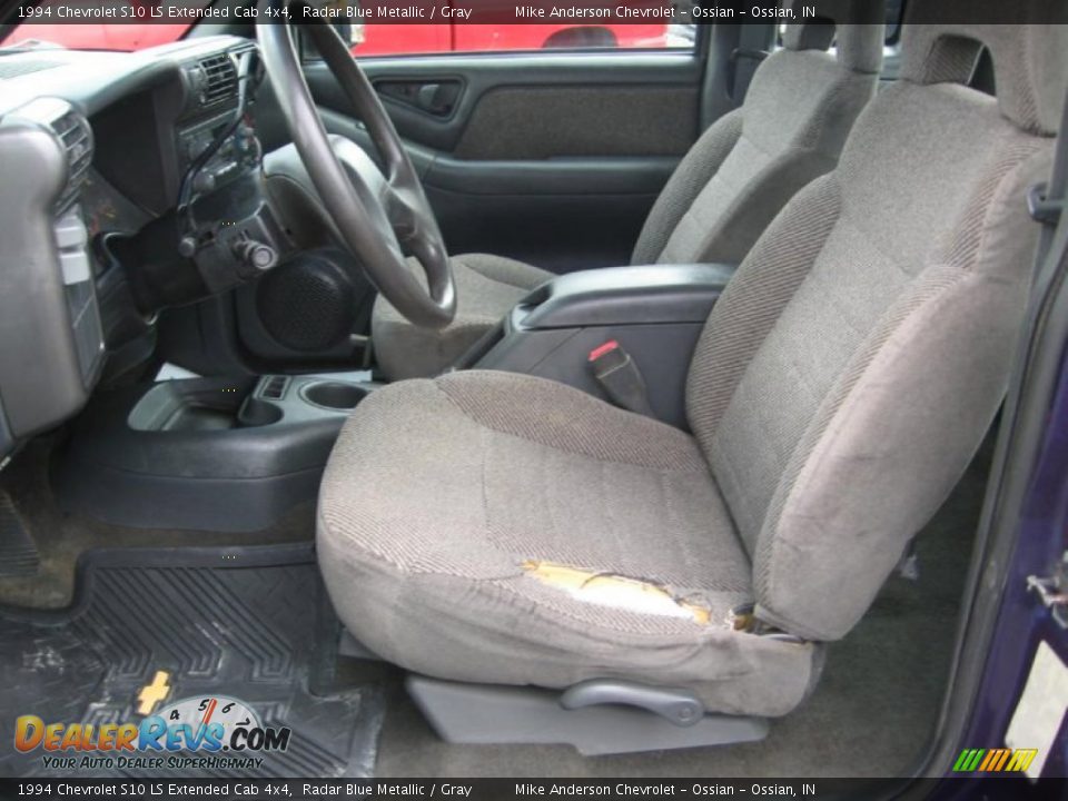 Gray Interior - 1994 Chevrolet S10 LS Extended Cab 4x4 Photo #9