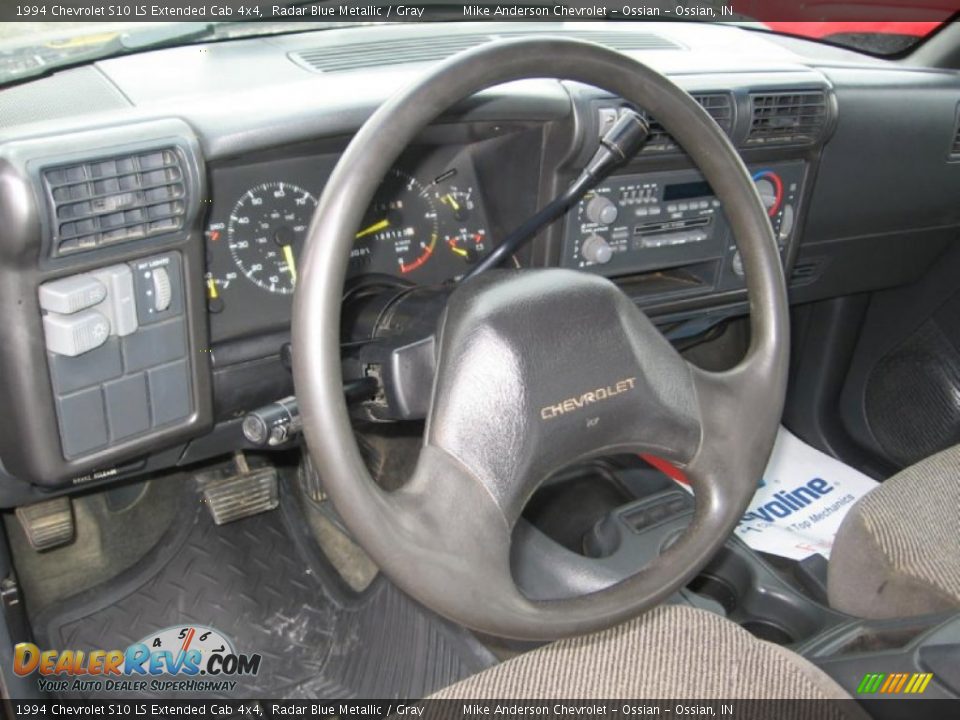 1994 Chevrolet S10 LS Extended Cab 4x4 Steering Wheel Photo #11