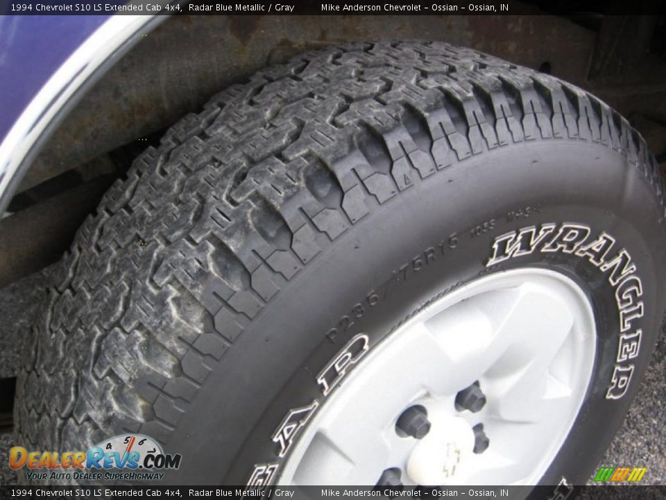 1994 Chevrolet S10 LS Extended Cab 4x4 Radar Blue Metallic / Gray Photo #17