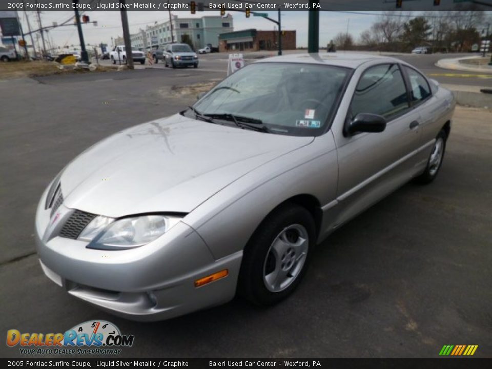 Front 3/4 View of 2005 Pontiac Sunfire Coupe Photo #3