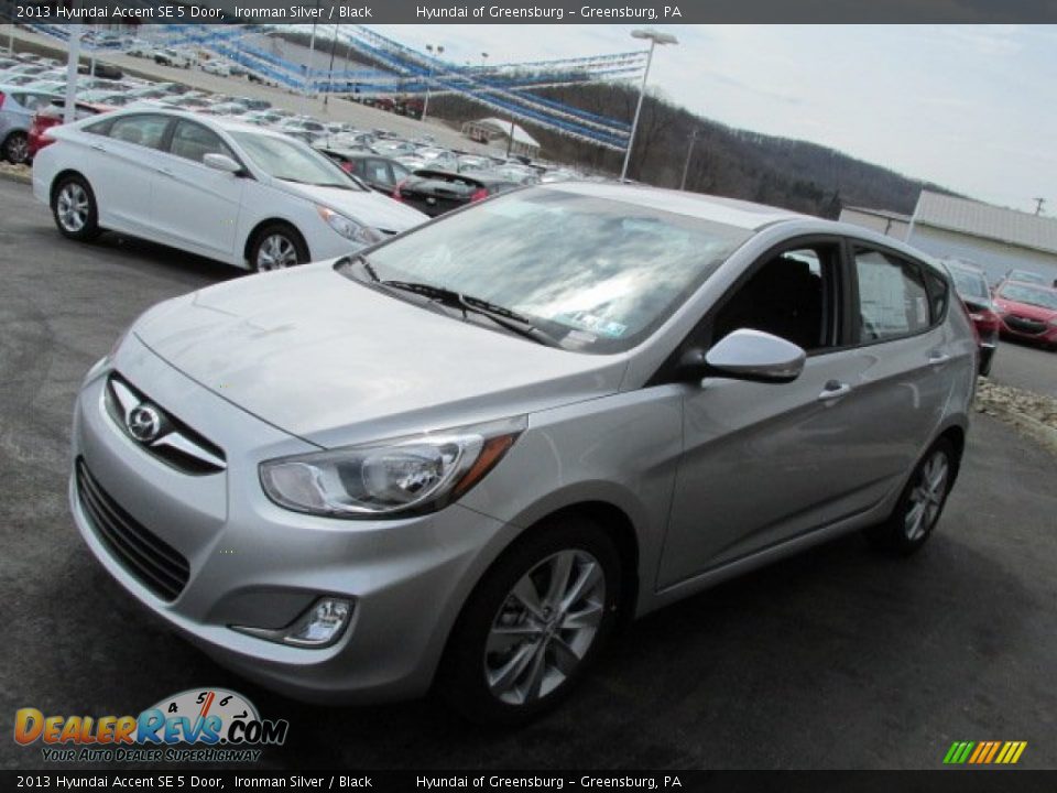 2013 Hyundai Accent SE 5 Door Ironman Silver / Black Photo #3