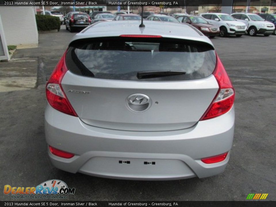 2013 Hyundai Accent SE 5 Door Ironman Silver / Black Photo #4