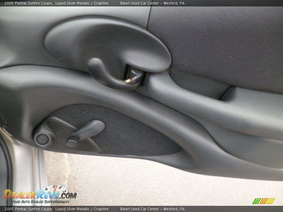 2005 Pontiac Sunfire Coupe Liquid Silver Metallic / Graphite Photo #11