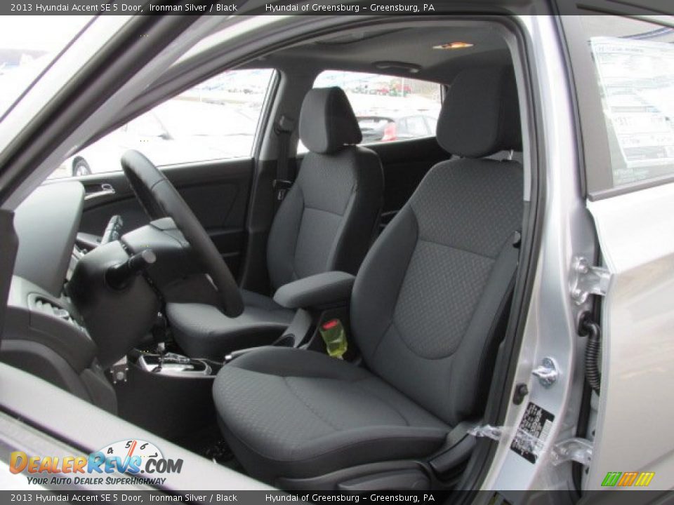 2013 Hyundai Accent SE 5 Door Ironman Silver / Black Photo #6