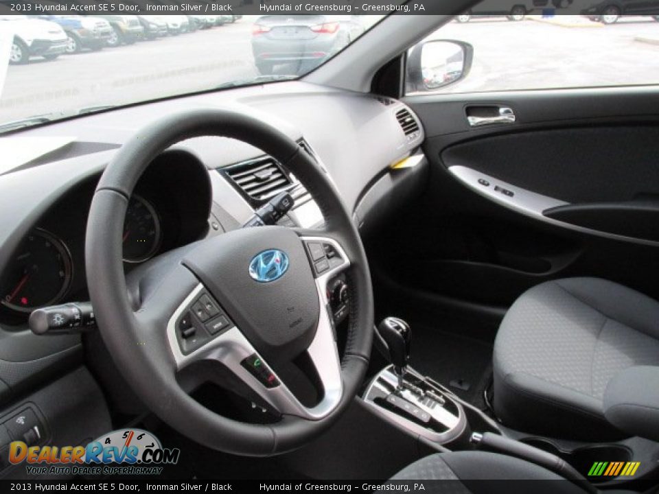 2013 Hyundai Accent SE 5 Door Ironman Silver / Black Photo #7