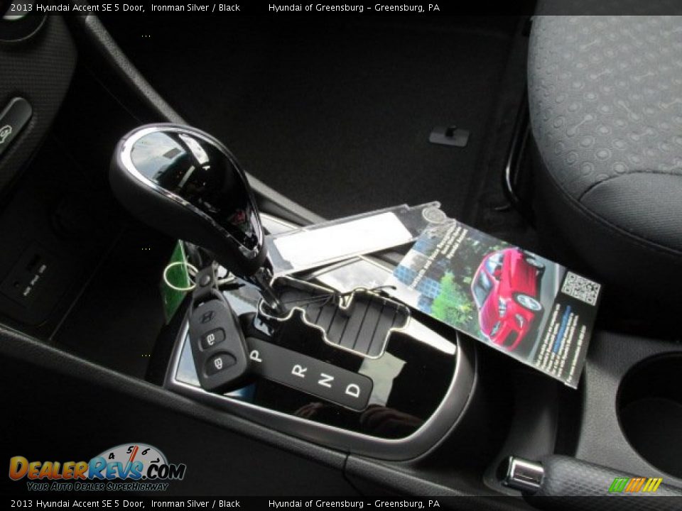2013 Hyundai Accent SE 5 Door Ironman Silver / Black Photo #9