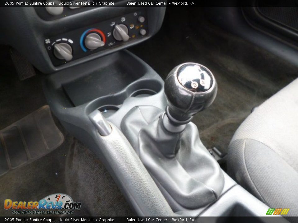2005 Pontiac Sunfire Coupe Liquid Silver Metallic / Graphite Photo #17