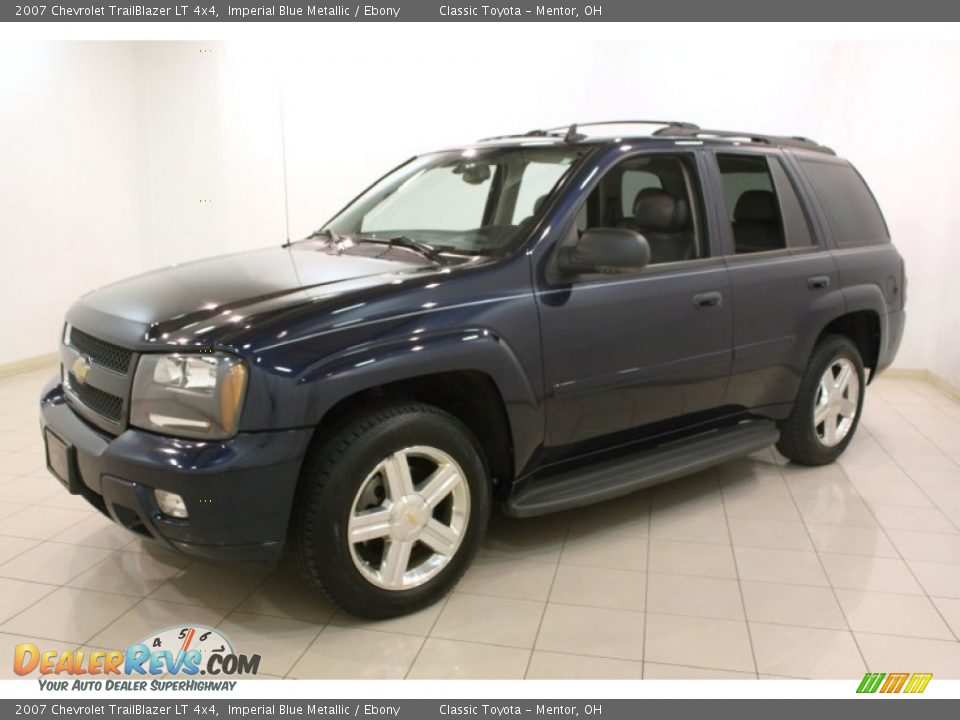 Front 3/4 View of 2007 Chevrolet TrailBlazer LT 4x4 Photo #3