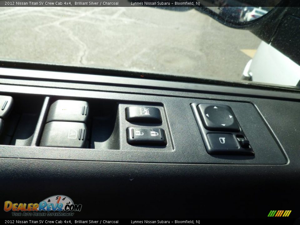 2012 Nissan Titan SV Crew Cab 4x4 Brilliant Silver / Charcoal Photo #11