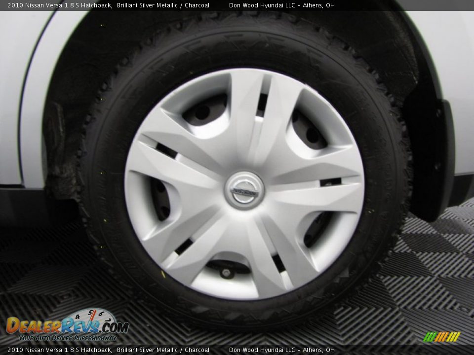 2010 Nissan Versa 1.8 S Hatchback Brilliant Silver Metallic / Charcoal Photo #23