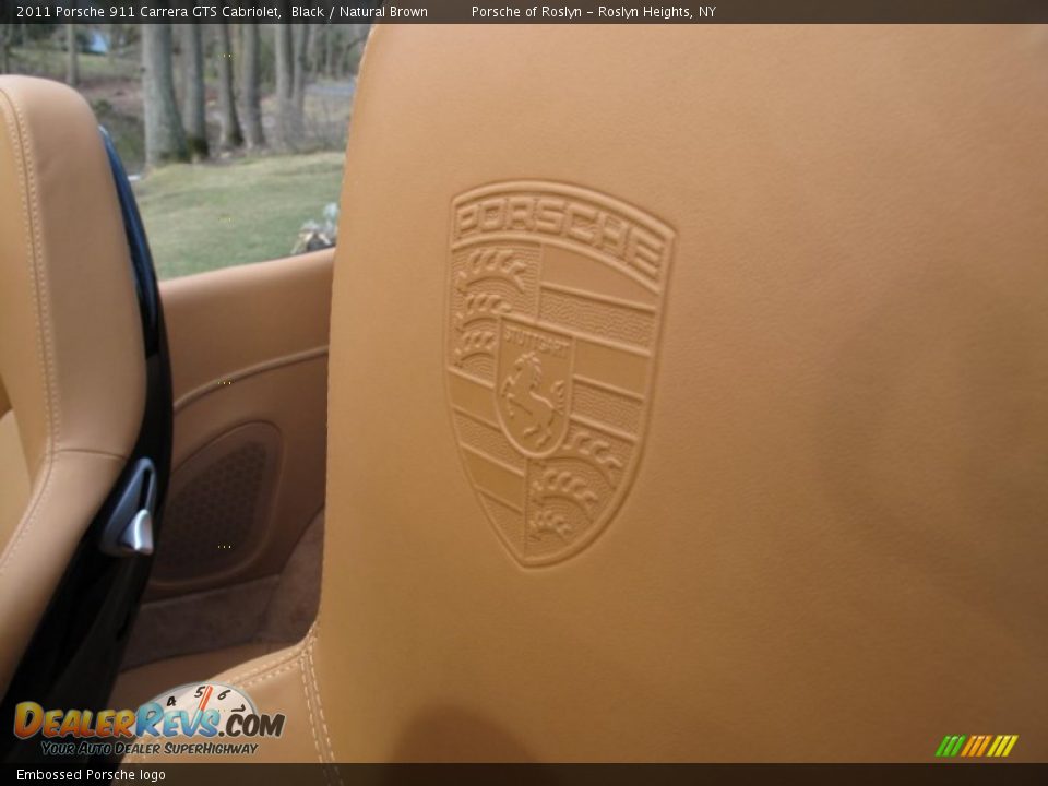 Embossed Porsche logo - 2011 Porsche 911