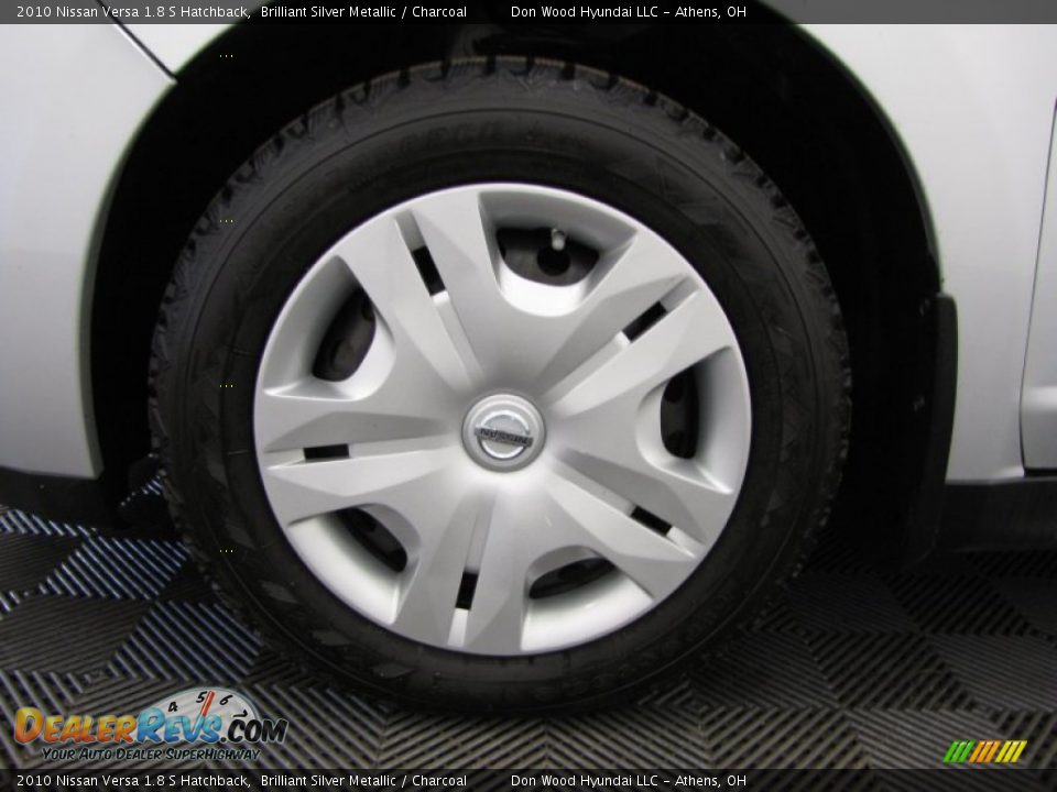2010 Nissan Versa 1.8 S Hatchback Brilliant Silver Metallic / Charcoal Photo #24