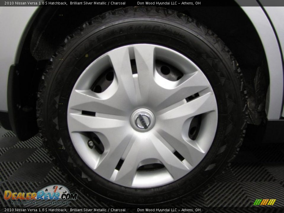 2010 Nissan Versa 1.8 S Hatchback Brilliant Silver Metallic / Charcoal Photo #25