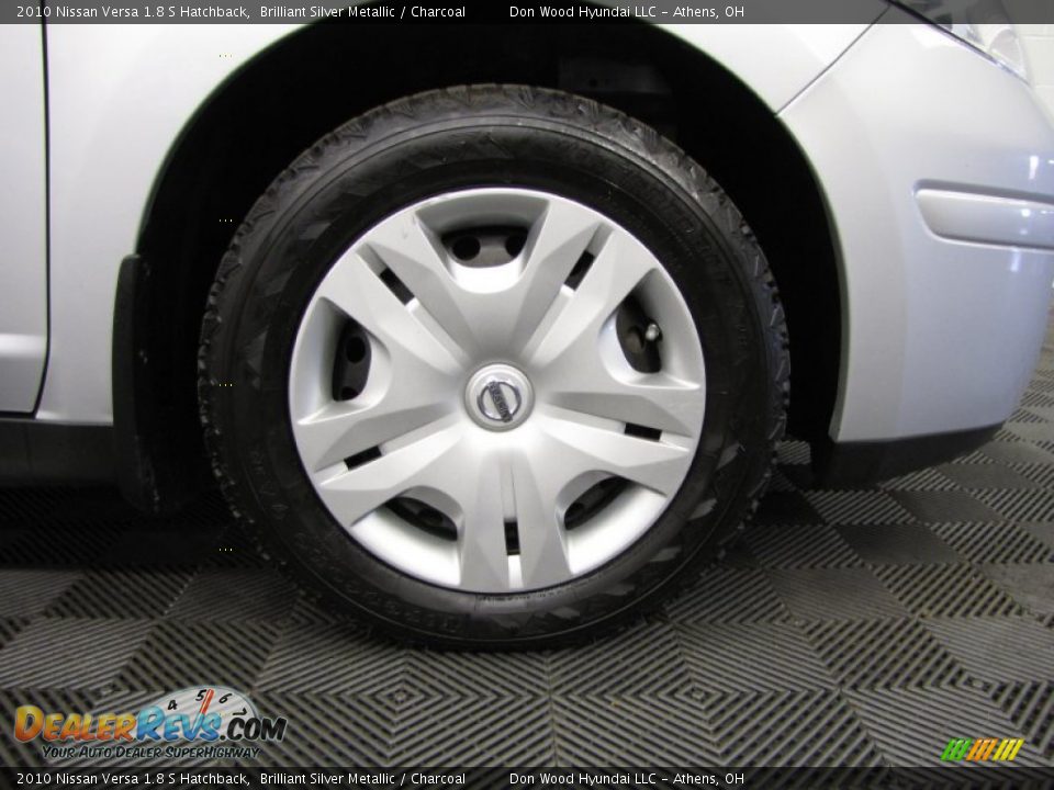2010 Nissan Versa 1.8 S Hatchback Brilliant Silver Metallic / Charcoal Photo #26