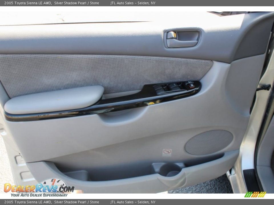 2005 Toyota Sienna LE AWD Silver Shadow Pearl / Stone Photo #11