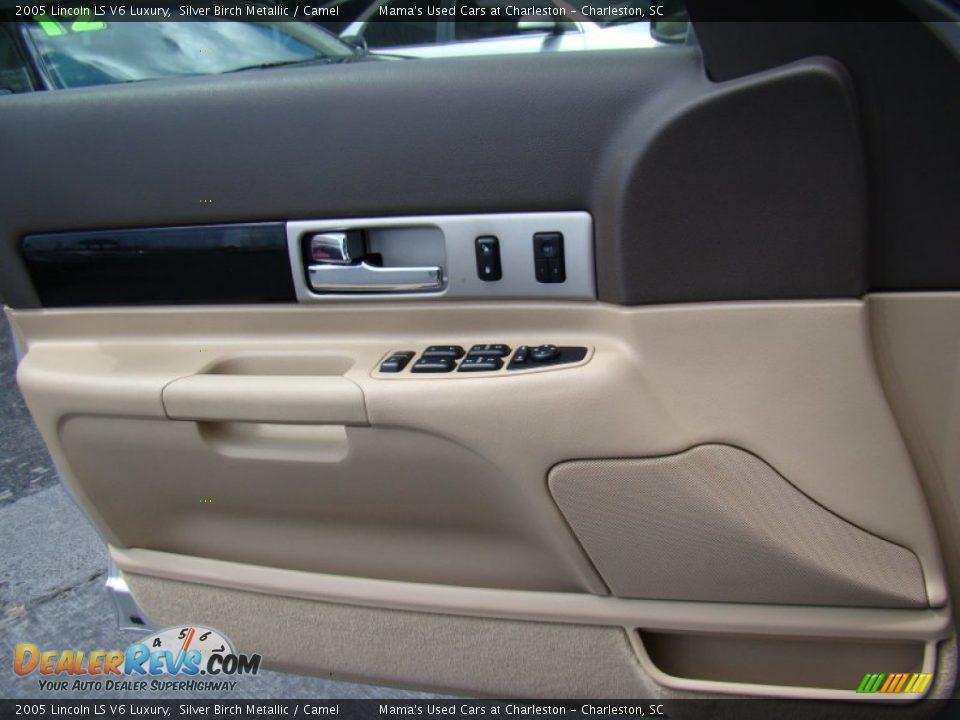 Door Panel of 2005 Lincoln LS V6 Luxury Photo #16